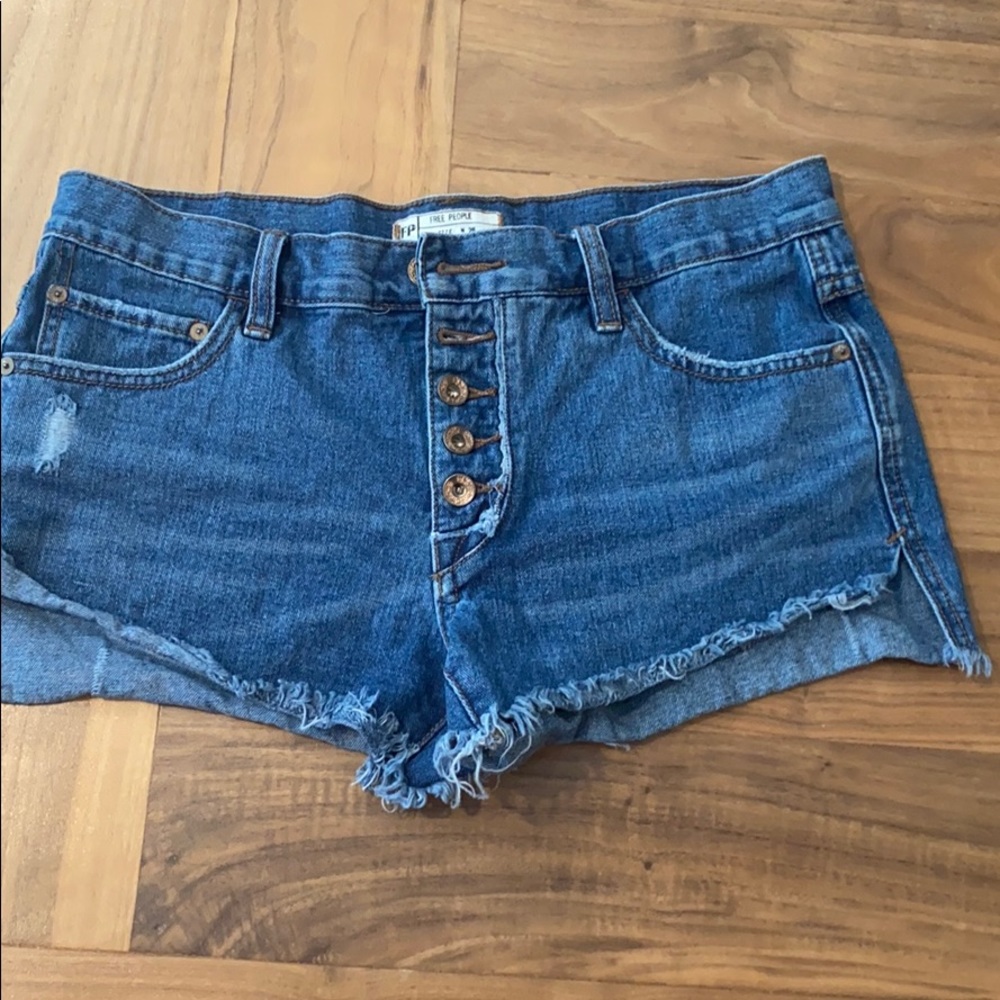 Free People “Romeo Rolled Cutoff Short” Size 26